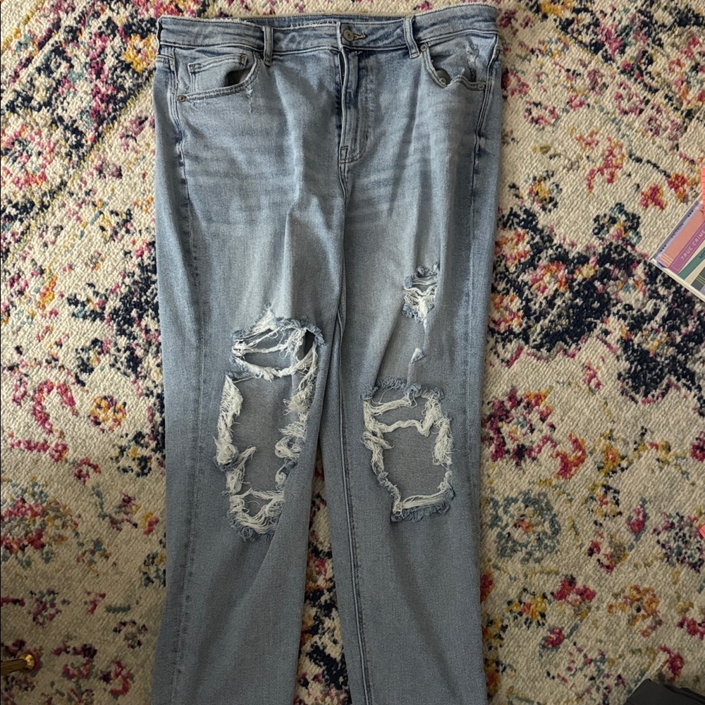 American Eagle Outfitters Light Blue Distressed Boyfriend Jeans